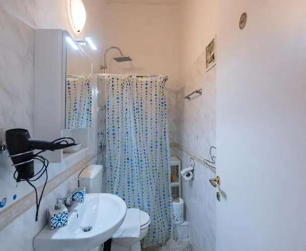 Tyrrenium 住宿加早餐酒店 萨莱诺