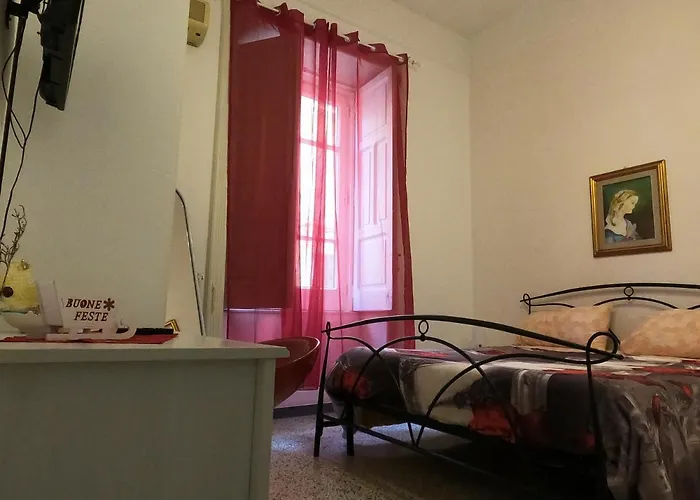 Tyrrenium 住宿加早餐酒店 3*